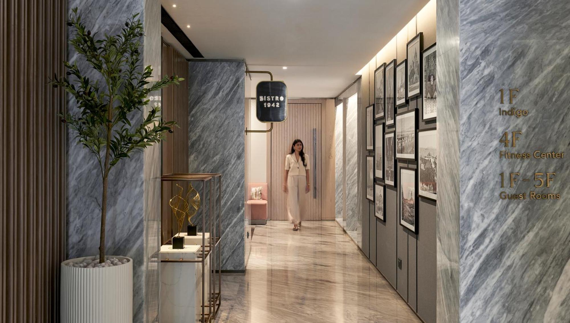 Astoria Hotel Мумбаи Экстерьер фото