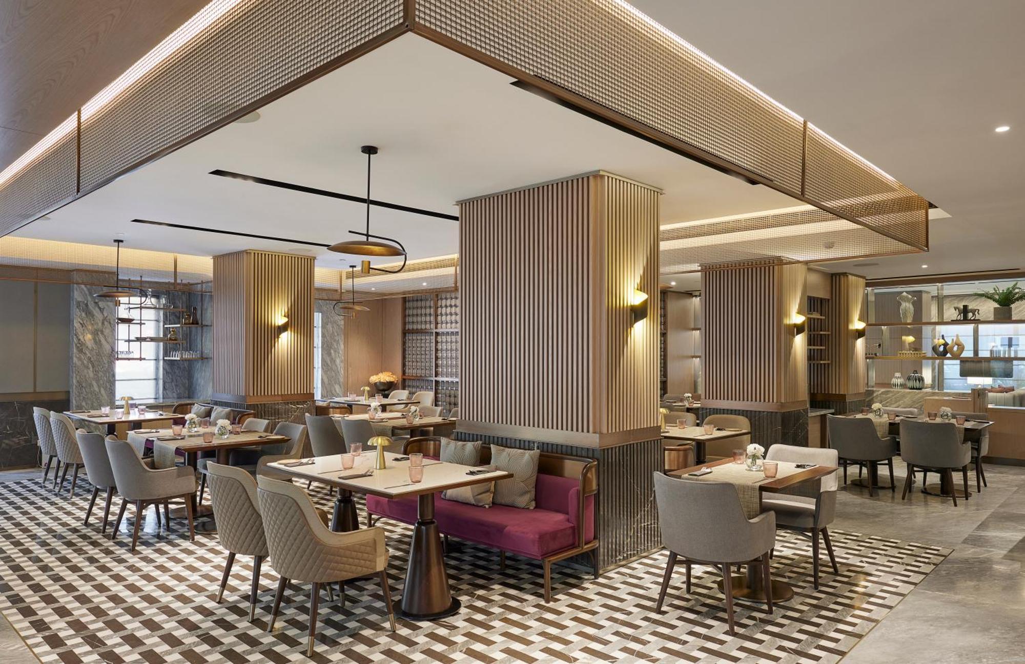 Astoria Hotel Мумбаи Экстерьер фото