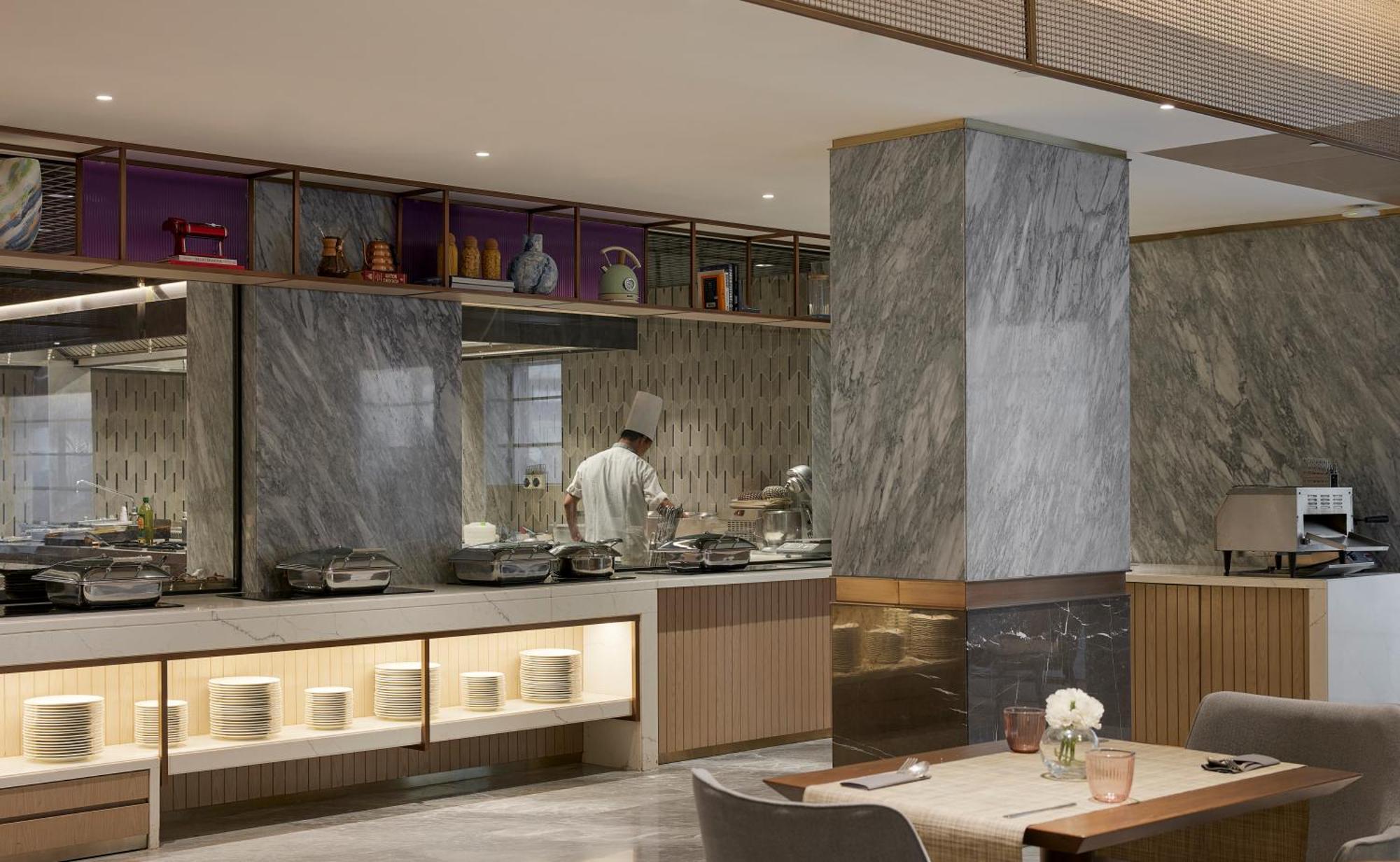 Astoria Hotel Мумбаи Экстерьер фото