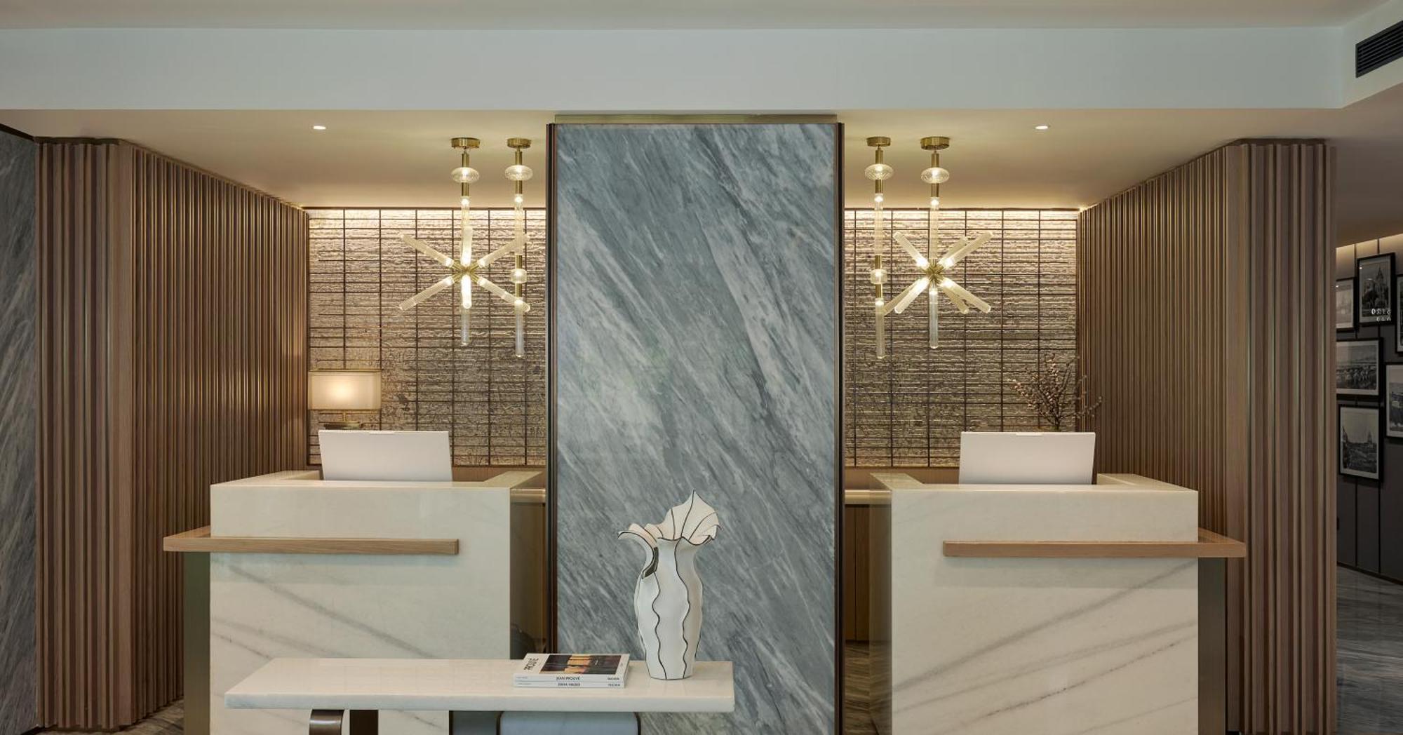 Astoria Hotel Мумбаи Экстерьер фото